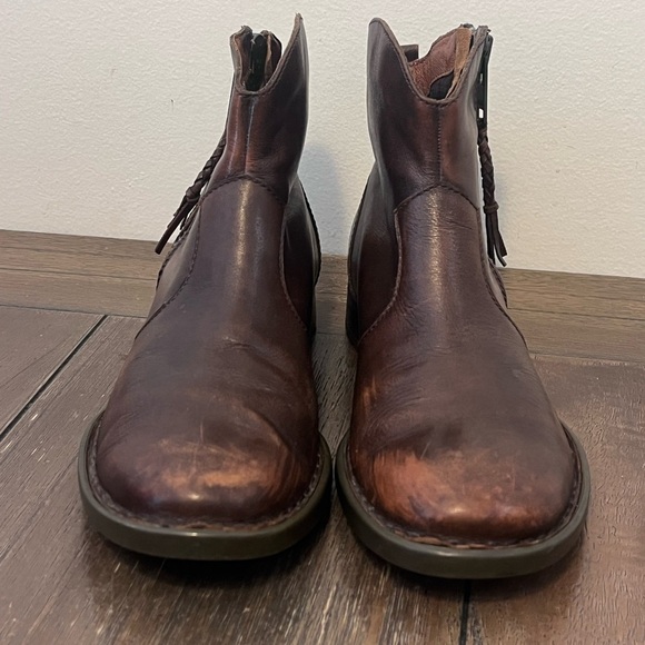 Born Brown Leather Distressed Ankle Boots Womens size 6 - Picture 2 of 9